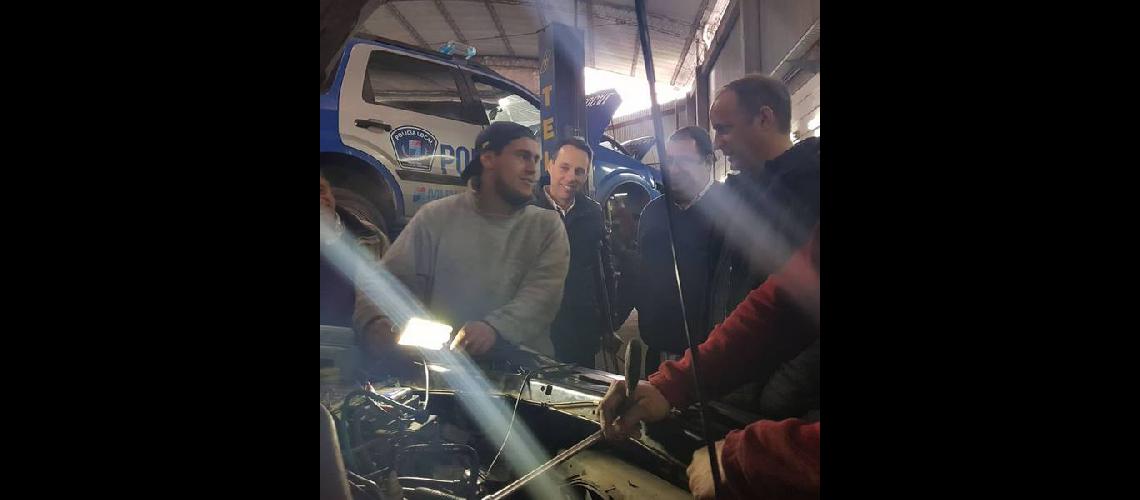 Martiacuten y Vintildeuales visitaron a alumnos que hacen praacutecticas