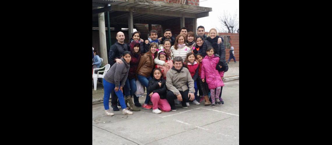 Un grupo de amigos se unioacute para ayudar a un comedor