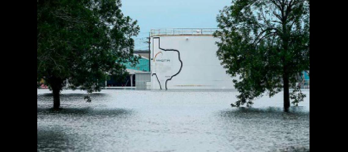 Dos explosiones se registraron en una planta quiacutemica cerca de Houston tras el paso del huracaacuten Harvey