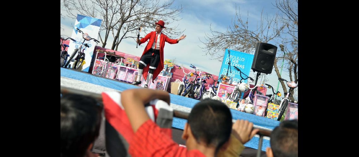 Lomas- continuacutean los shows por el Mes del Nintildeo