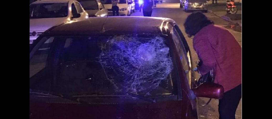 La arrastroacute con el auto tres cuadras