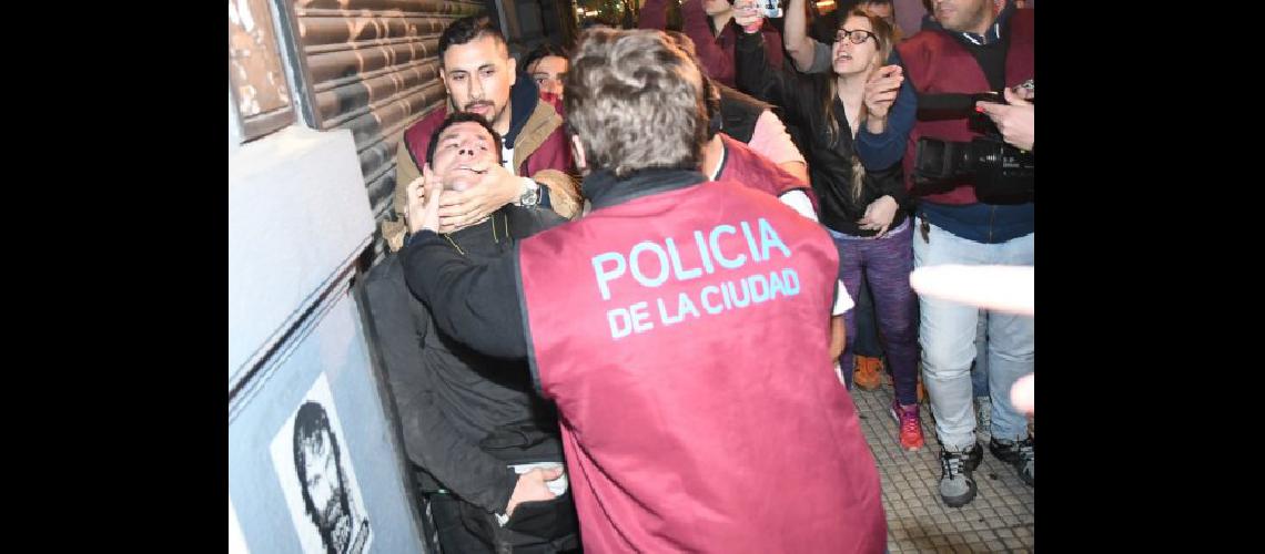 Criacuteticas al Gobierno por la represioacuten en Plaza de Mayo