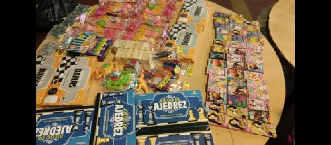 Cientos de vecinos por los nintildeos