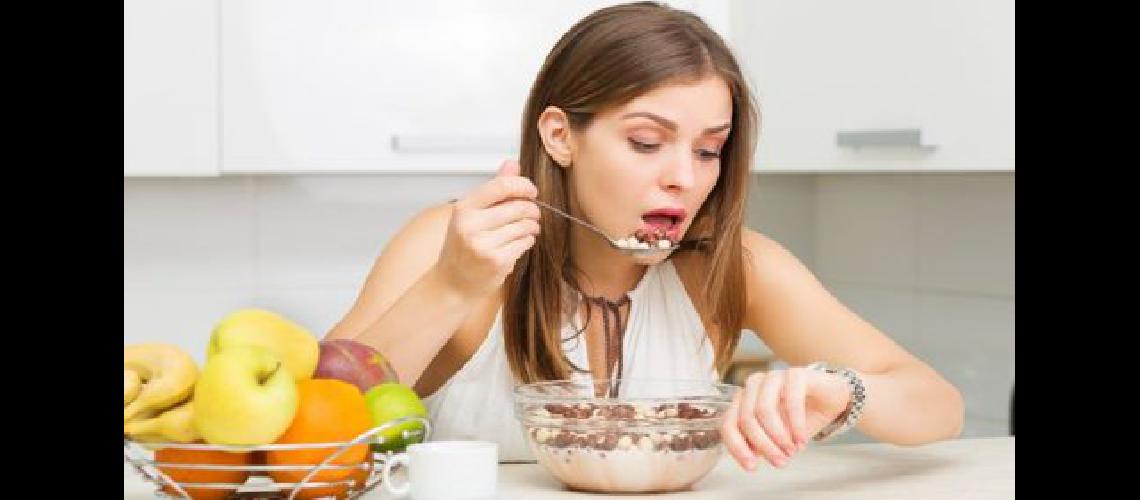 Alertan sobre el peligro de comer ldquoa las apuradas