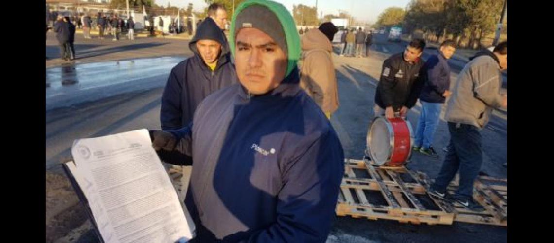 Una autopartista cierra y deja a 243 personas en la calle
