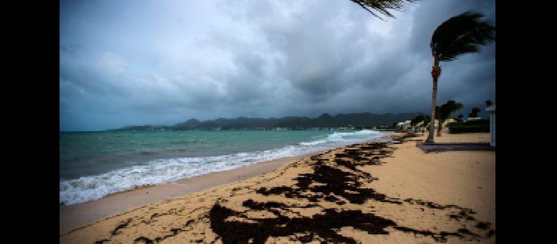 Irma dejoacute muertos destruccioacuten e inundaciones y se dirige a EEUU