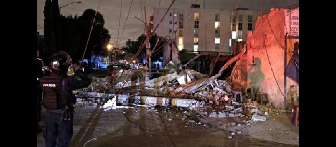 Al menos 32 muertos tras un terremoto de magnitud histoacuterica