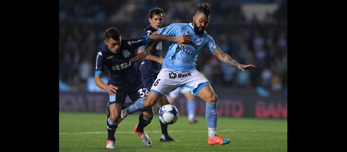 En Avellaneda Racing dio caacutetedra y el Celeste reproboacute