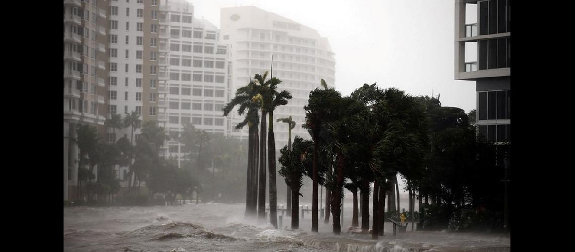 El huracaacuten Irma inundoacute Miami y causoacute tres muertos