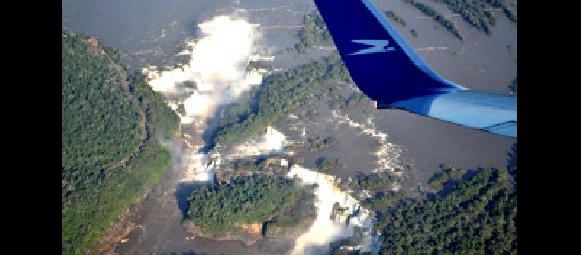 Misiones contaraacute con 16 nuevas rutas aeacutereas y 11 de ellas llegaraacuten a Puerto Iguazuacute