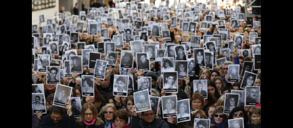 Maacutes trabas en la causa de la AMIA