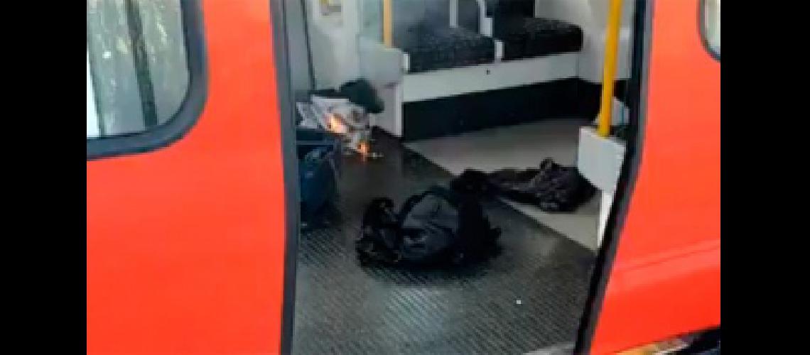 Una explosioacuten en el subte de Londres dejoacute 18 heridos y la investigan como acto terrorista