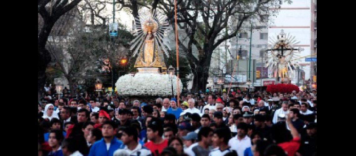 La Fiesta de la Virgen concluye con una multitudinaria procesioacuten