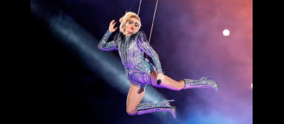 Hospitalizaron a Lady Gaga y suspendioacute su show en Riacuteo