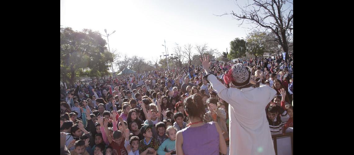 Tarde de shows en plazas de Lomas
