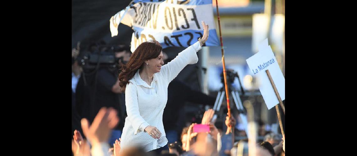 En campantildea Cristina llamoacute a construir una ldquooposicioacuten seriardquo