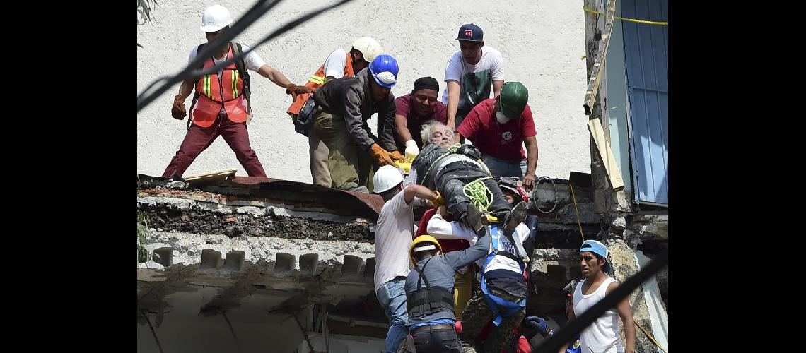 Otro terremoto en Meacutexico dejoacute maacutes de 130 muertos