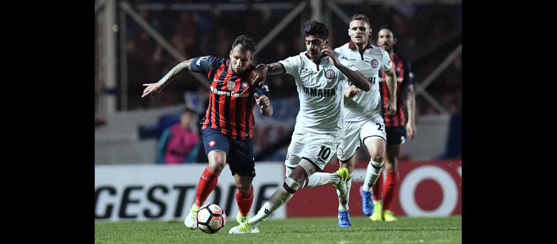 Con el suentildeo copero intacto Lanuacutes recibe a San Lorenzo