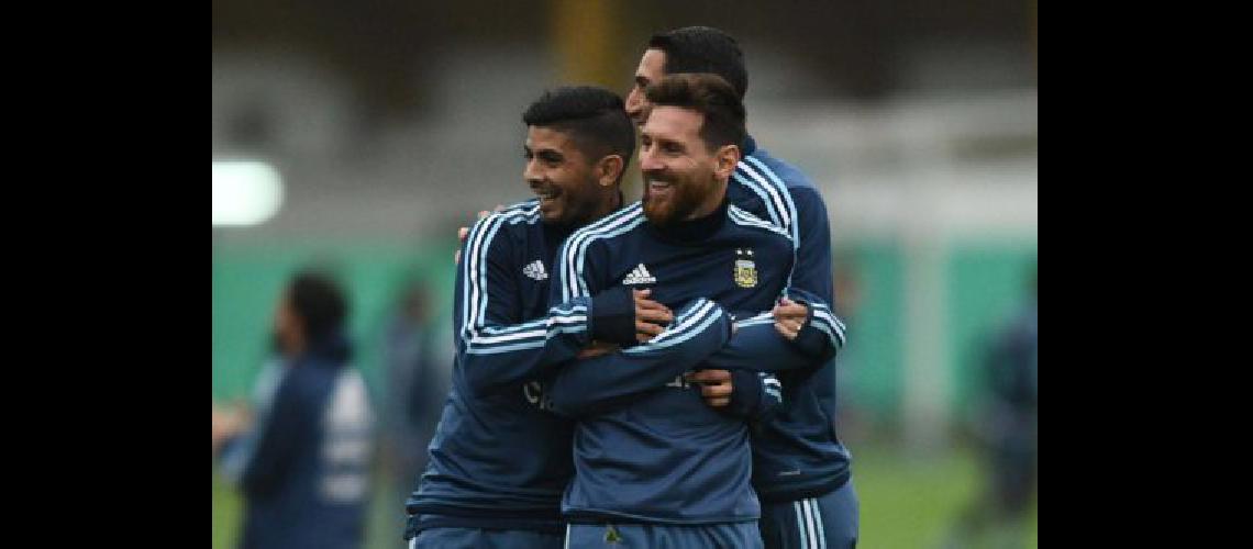 Sampaoli se reunioacute con Messi en Barcelona de cara a los partidos ante Peruacute y Ecuador