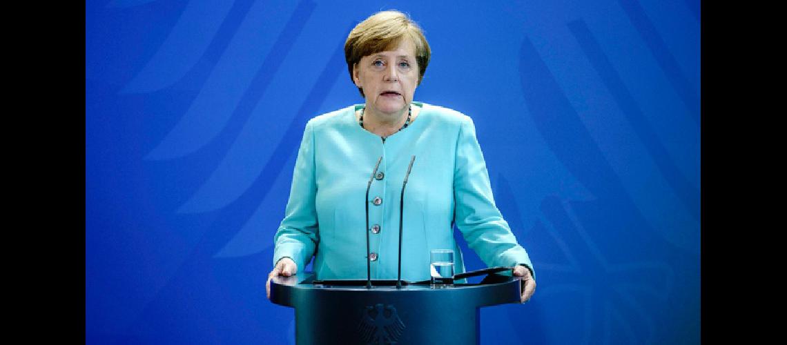 A tres diacuteas de las elecciones Merkel pone en duda que Schulz pueda cumplir sus promesas electorales