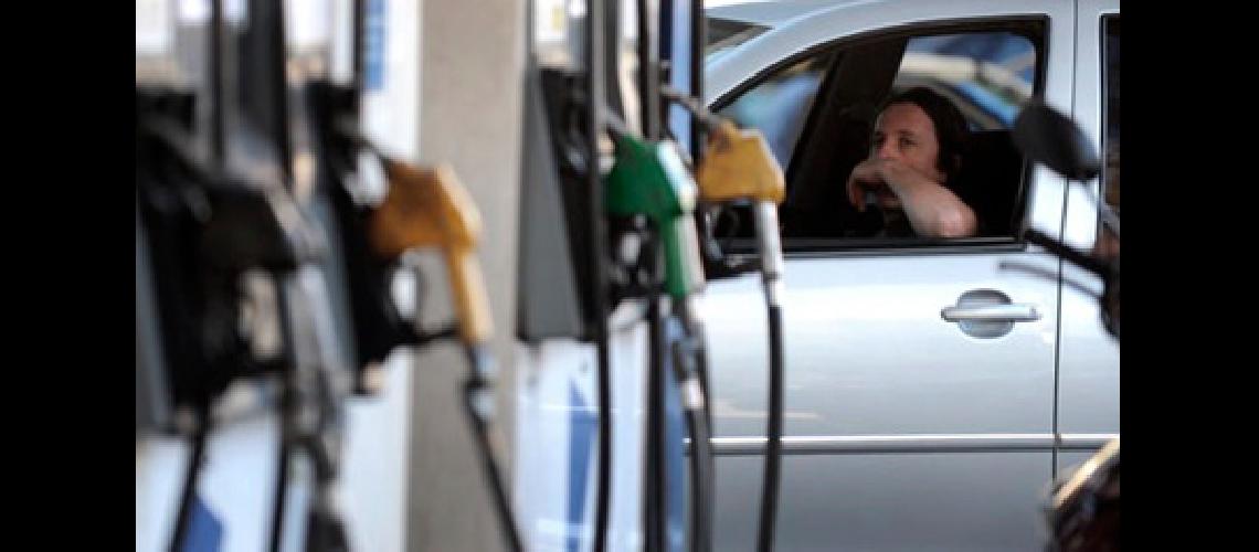 El Gobierno libera los precios de los combustibles desde octubre