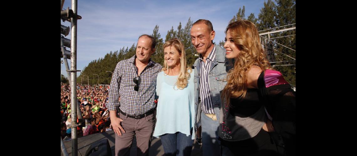 Martiacuten visitoacute Brandsen y Cantildeuelas