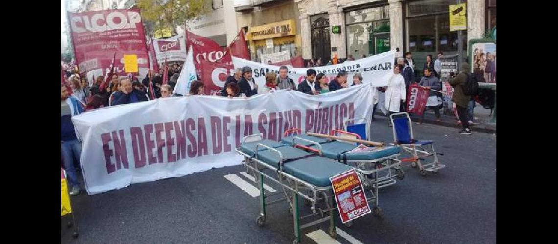 Nueva protesta de meacutedicos