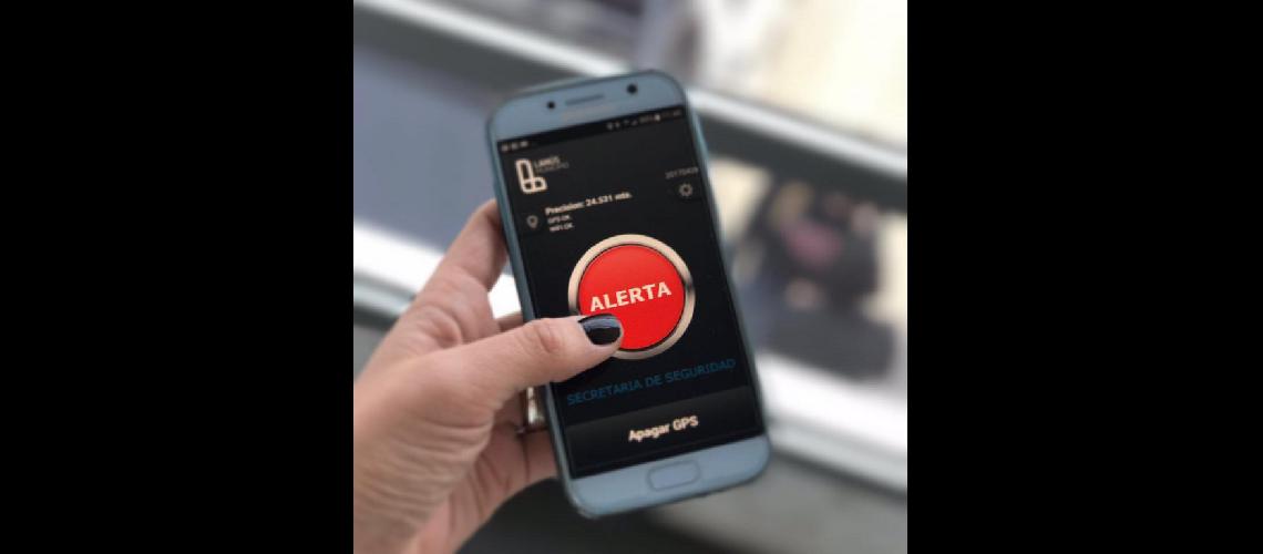 Instalan botones antipaacutenico para los jubilados de Lanuacutes