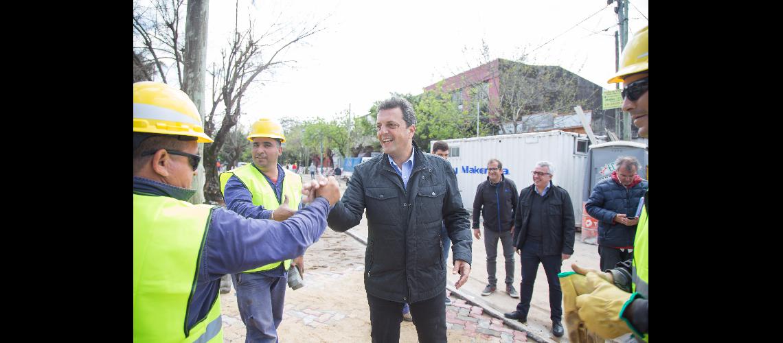 ldquoHay que bajar impuestos y poner liacutemites al tarifazordquo