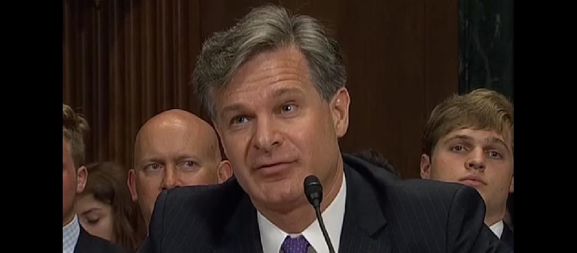 Asumioacute el nuevo director del FBI en una ceremonia a la que no asistioacute Trump