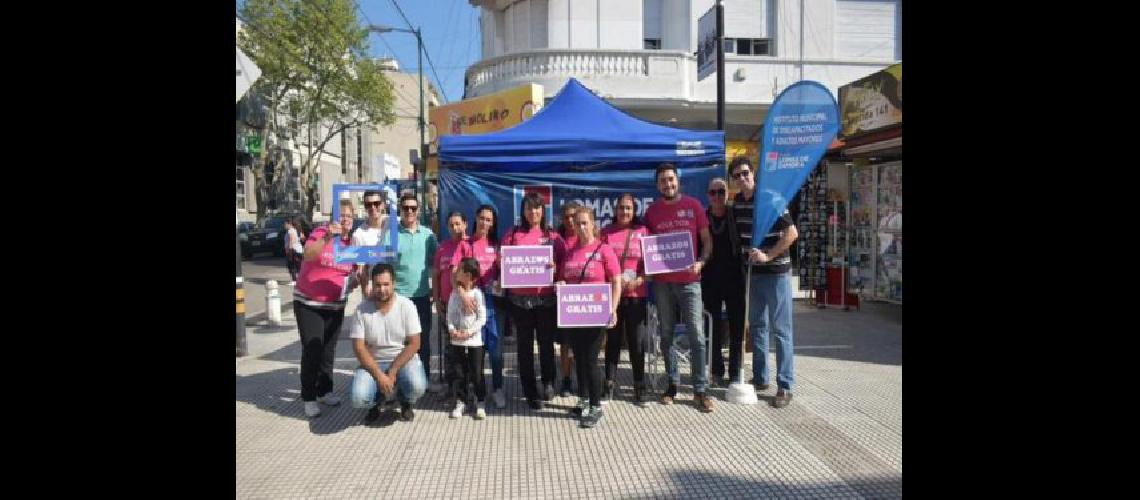 Concientizan sobre el buen trato durante la vejez en Lomas