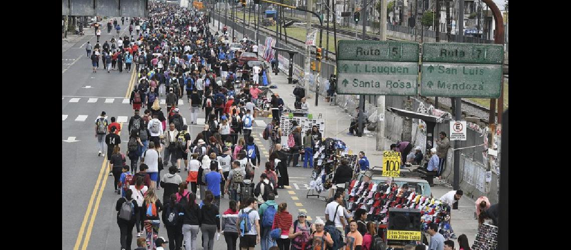Miles de fieles participan de la Peregrinacioacuten a Lujaacuten
