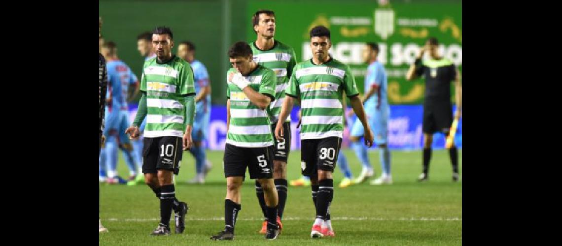 Banfield sufrioacute un duro golpe a manos de un praacutectico Arsenal