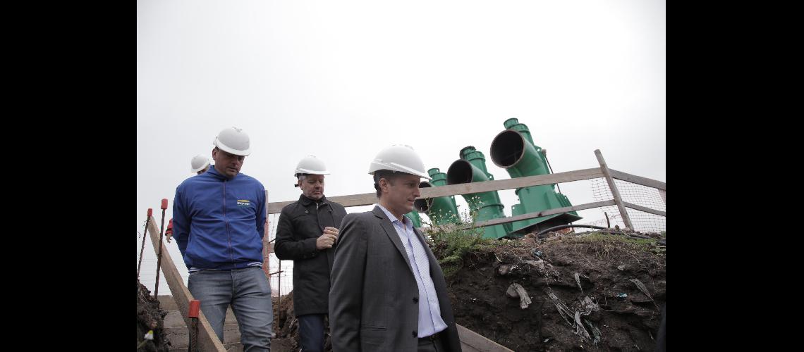 Martiacuten supervisoacute el avance de la obra hiacutedrica en Budge