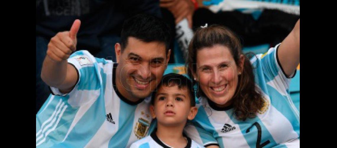 Argentina ya estaacute en la Boca para jugarse todo frente a Peruacute