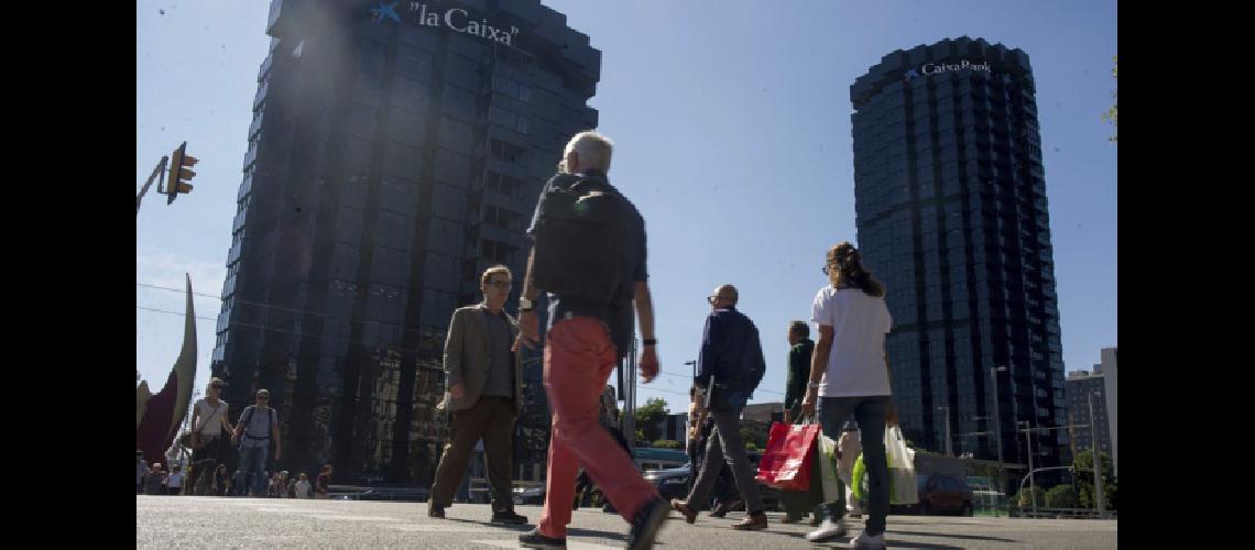 Rajoy facilitaraacute la salida de empresas de Cataluntildea y los mercados celebran
