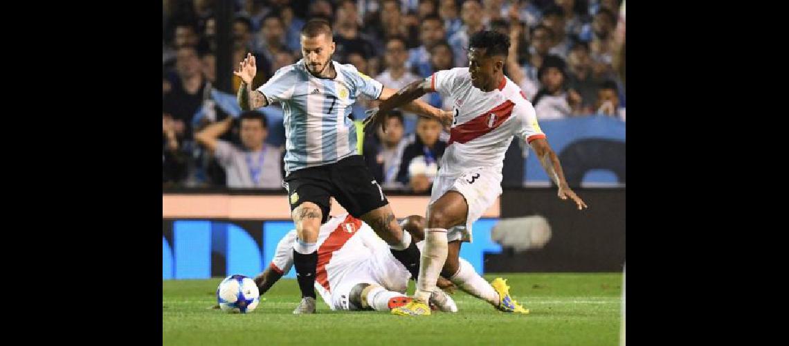 Argentina merecioacute ganar pero no entroacute la pelota y quedoacute complicada