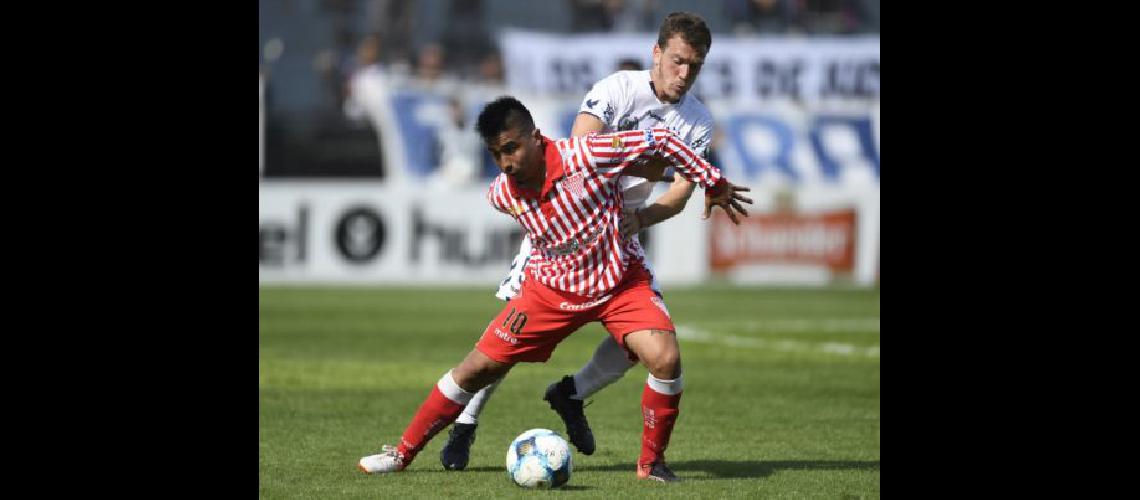 Los Andes pagoacute caro la falta de gol y se trajo una derrota