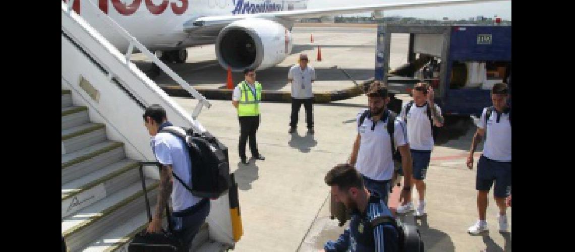 Argentina partioacute rumbo a Quito desde Guayaquil para la final