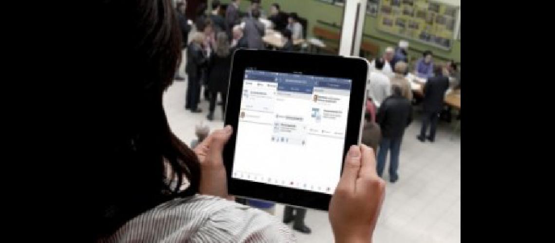 Facebook es la aplicacioacuten que maacutes bateriacutea y datos moacuteviles consumen