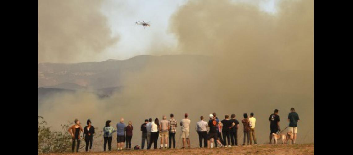 Al menos 17 muertos y maacutes de 46500 hectaacutereas arrasadas causaron los incendios en California