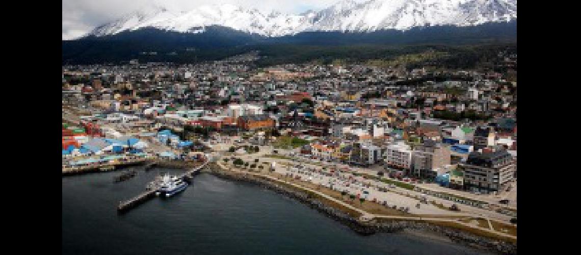 Ushuaia celebra sus 133 antildeos con el rompehielos Iriacutezar como invitado
