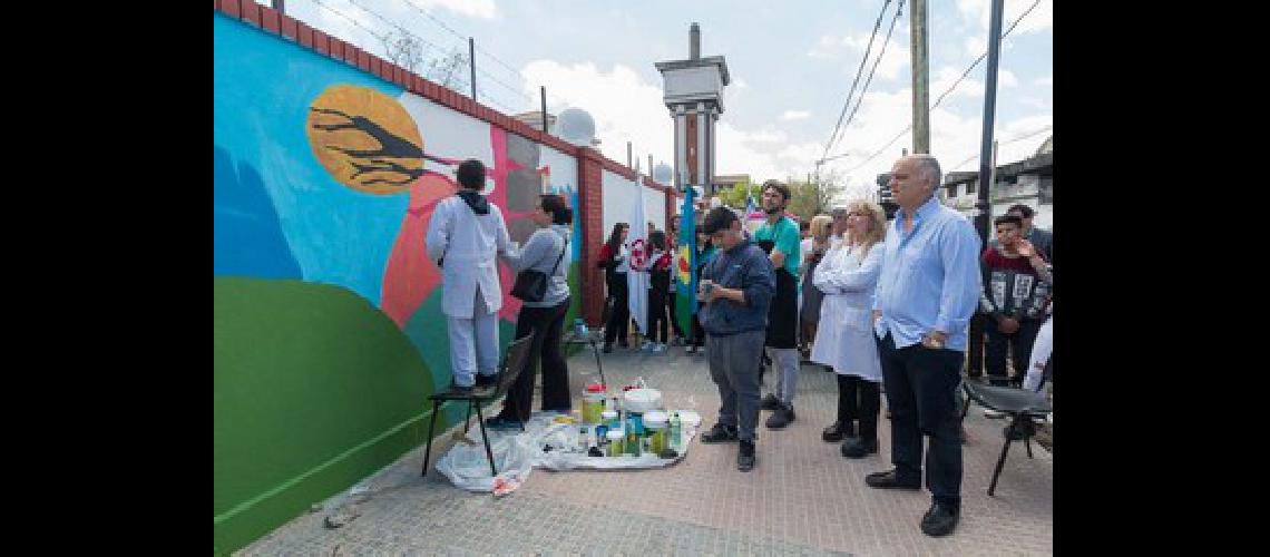 Lanuacutes lanzoacute el proyecto ldquoGraffitis por la diversidadrdquo junto a la DAIA
