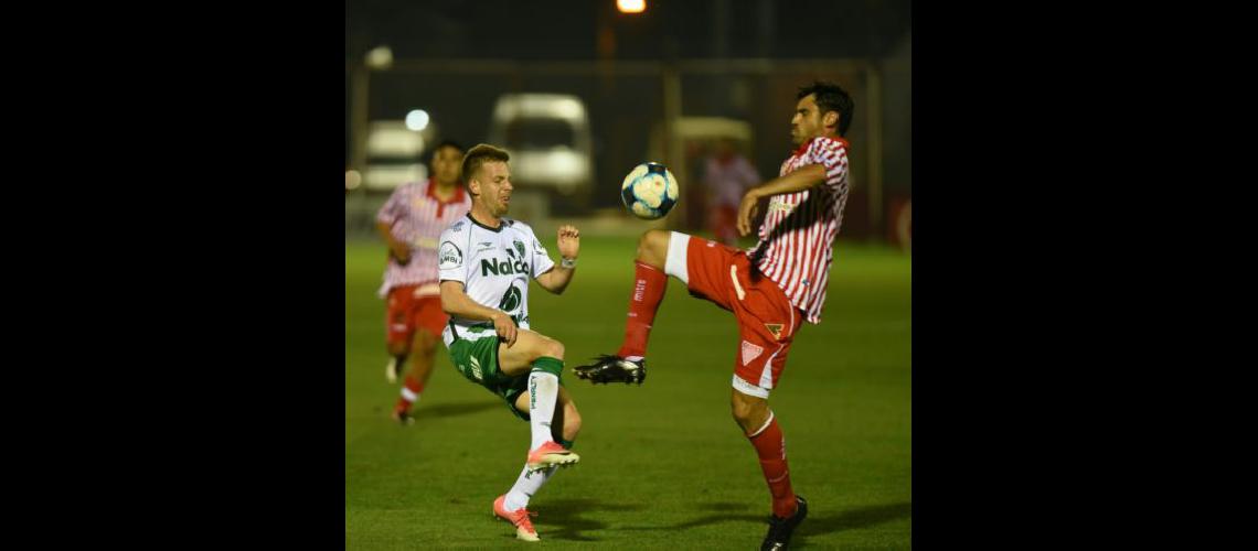 En un duelo para el olvido Los Andes festejoacute en el Sur