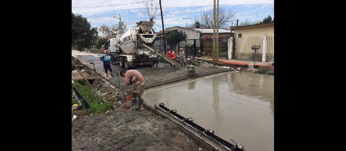 El Municipio de Lomas refuerza el plan de asfalto en los barrios