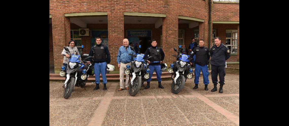 Incorporan tres motos para la Policiacutea Local de Peroacuten