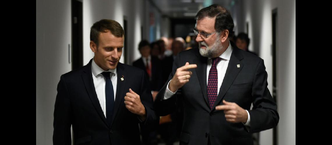 Rajoy recibe el apoyo de los liacutederes europeos a diacuteas de una posible intervencioacuten de Cataluntildea