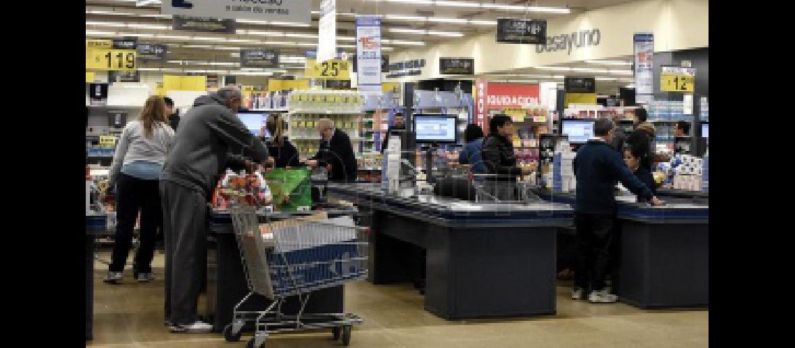 Las ventas en supermercados y centros de compra aumentaron 12-en-porciento- en agosto