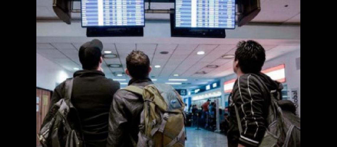 Sindicatos aeronaacuteuticos continuaraacuten las negociaciones paritarias el proacuteximo jueves