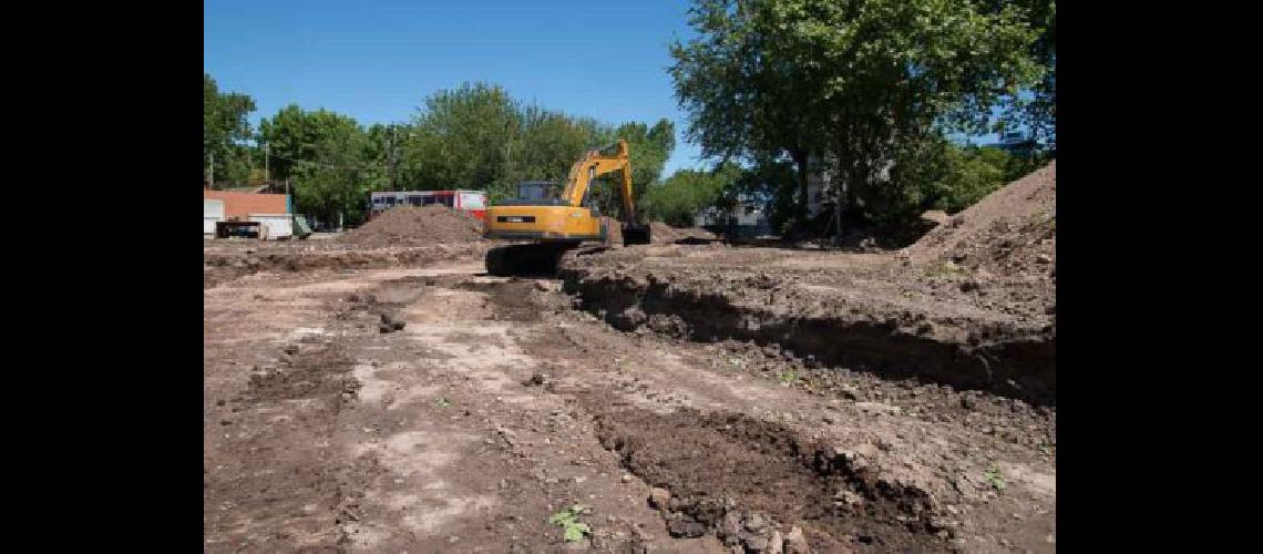 Construyen una plaza y un estacionamiento en Escalada
